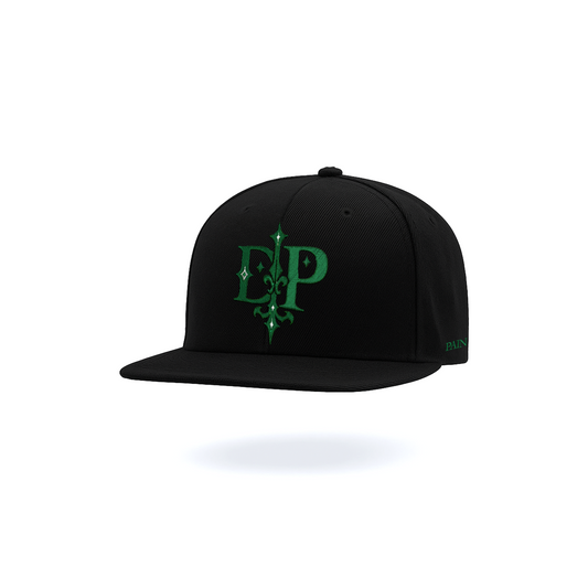 GORRA PLANA NEGRO BORDADO TIPOGRAFIA "DP"